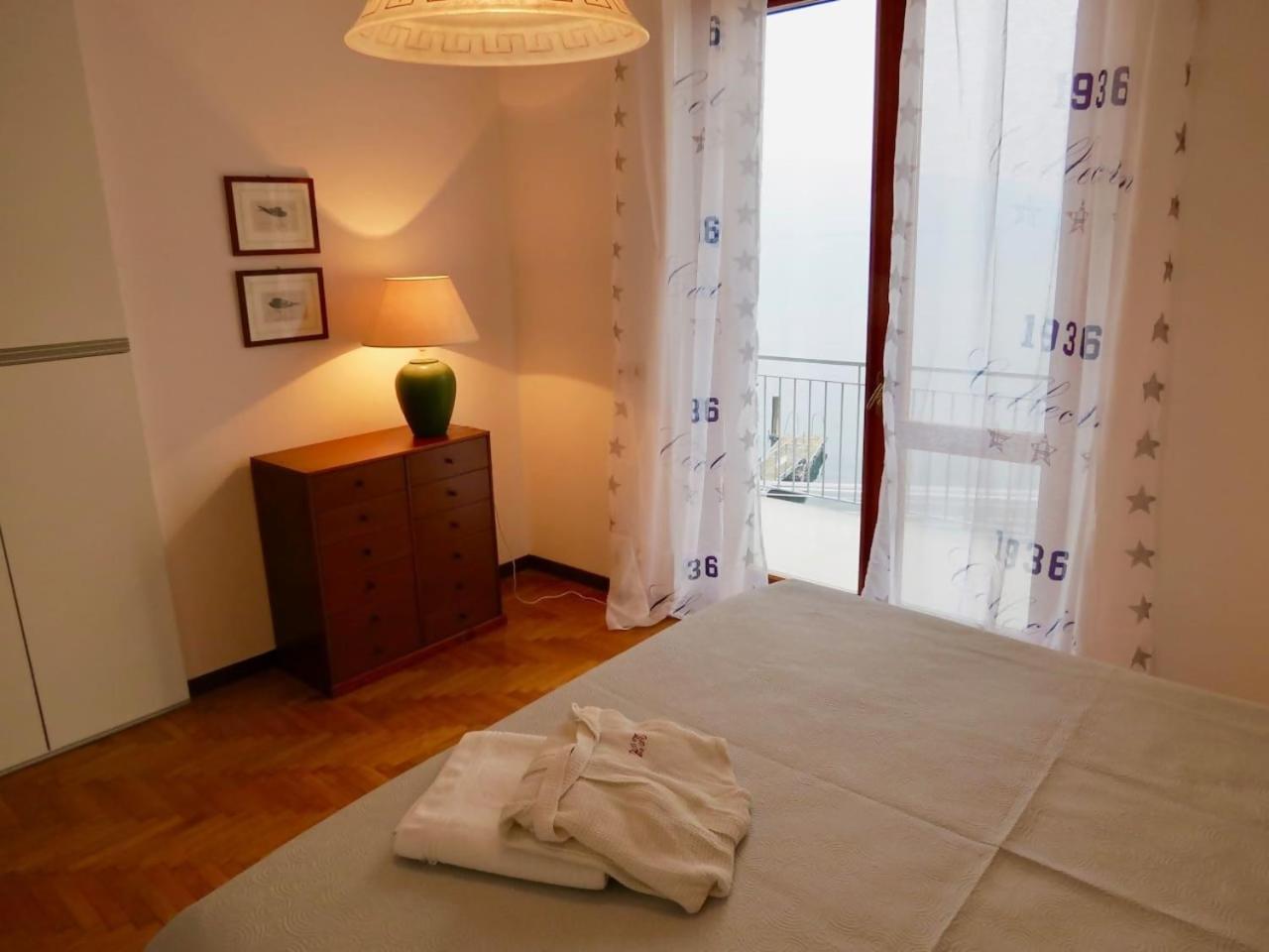Villa Anastasye Your Lakefront Vacation Rental Predore Zimmer foto
