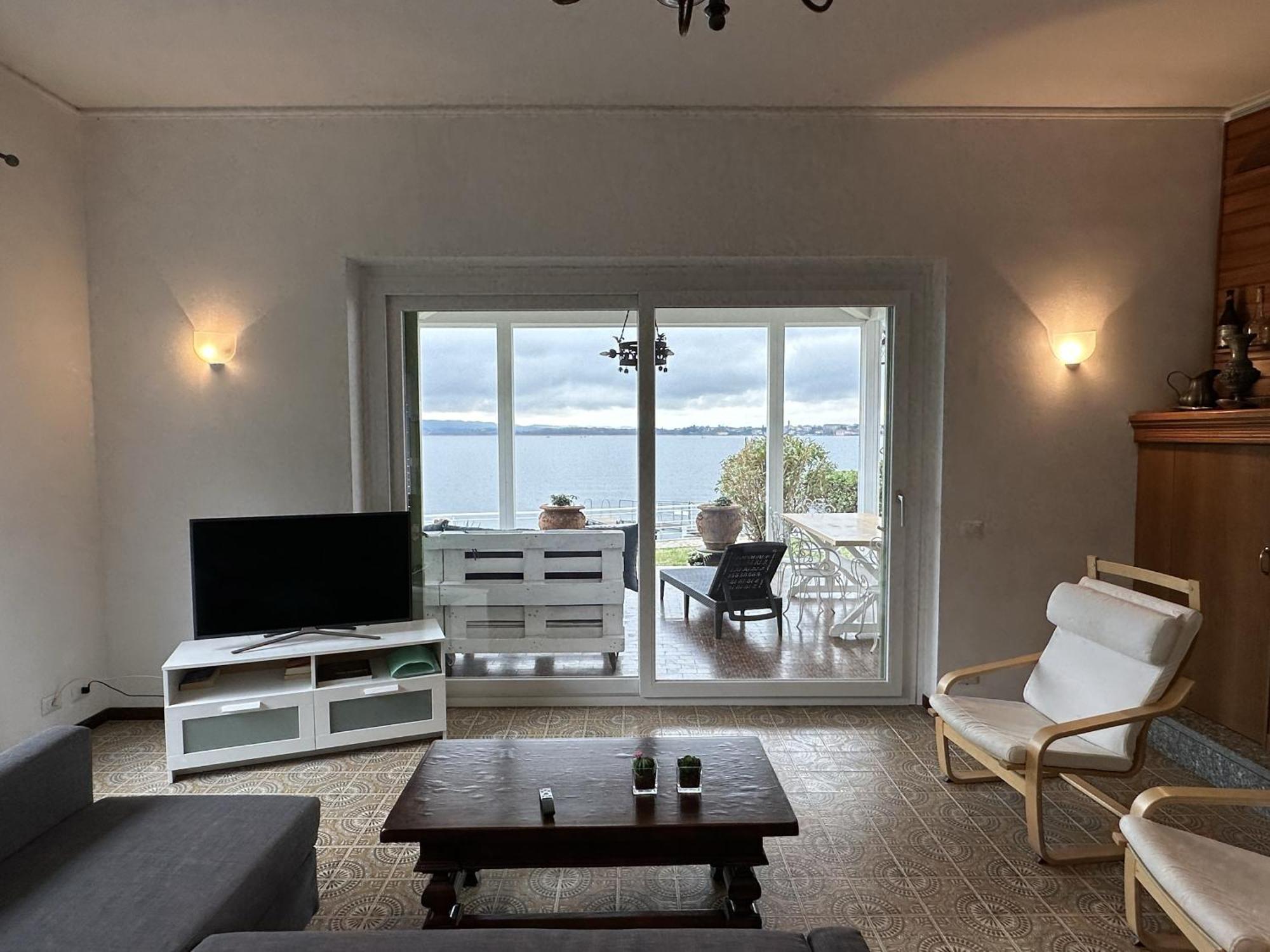 Villa Anastasye Your Lakefront Vacation Rental Predore Zimmer foto