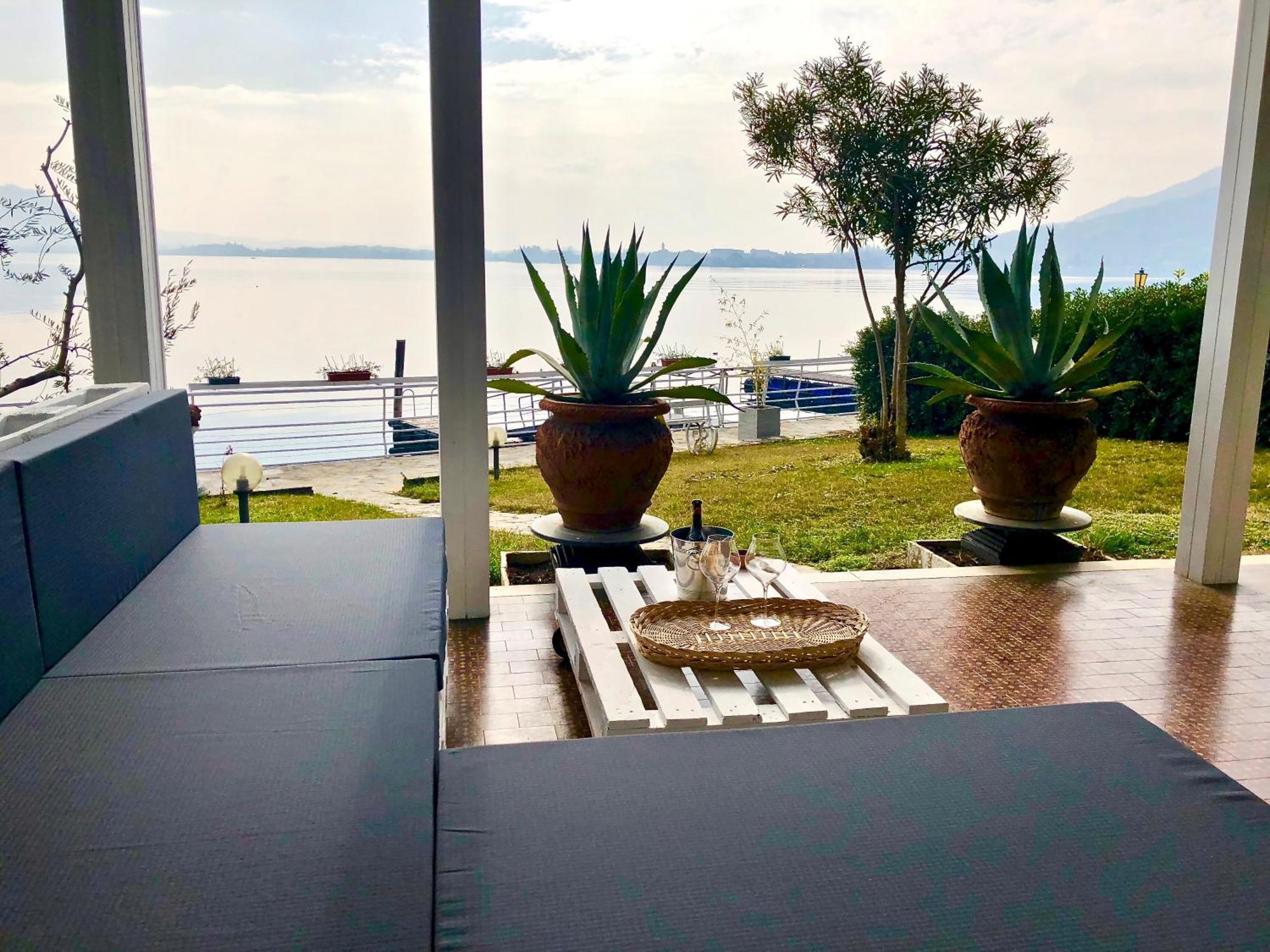 Villa Anastasye Your Lakefront Vacation Rental Predore Zimmer foto