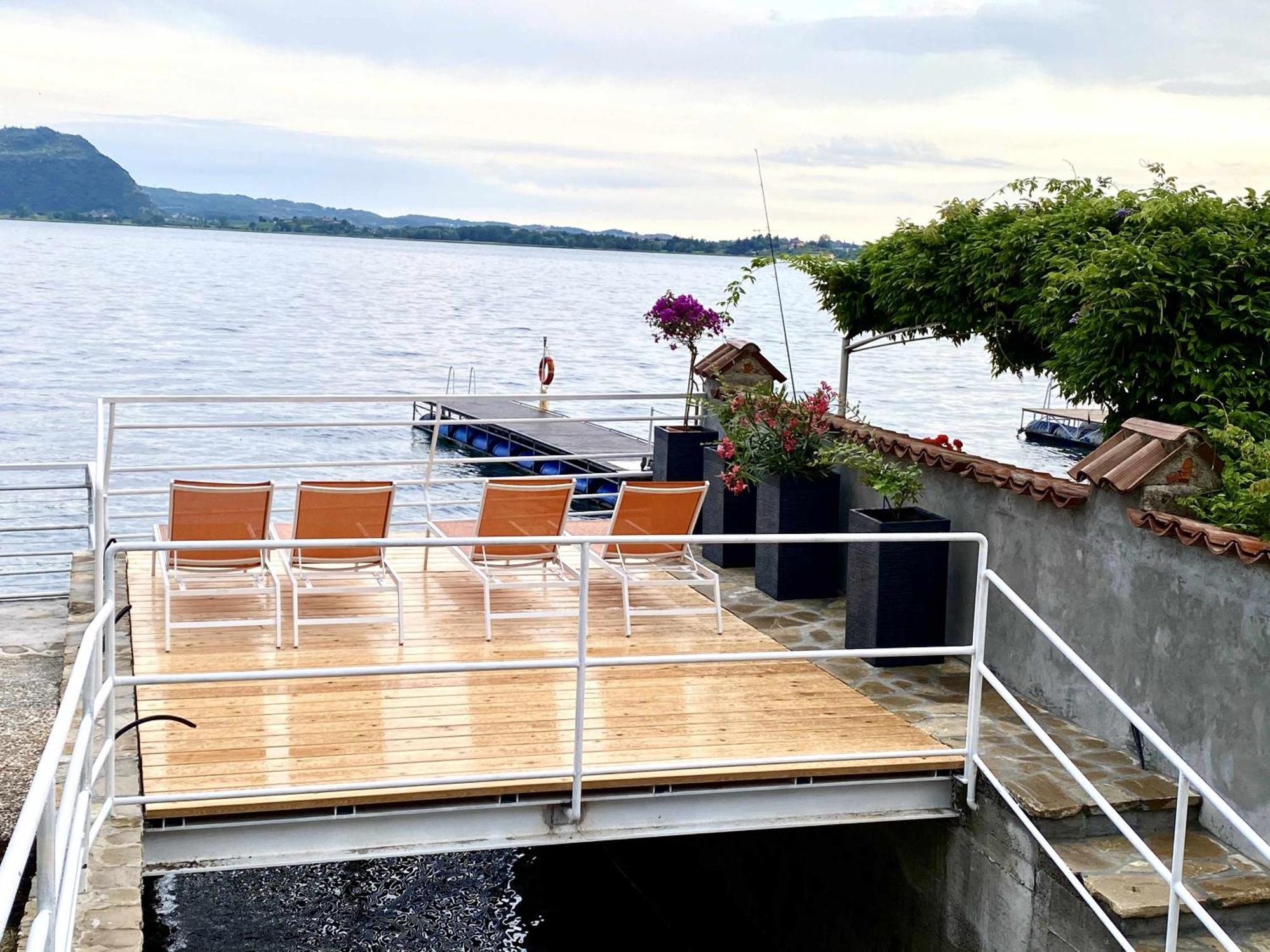 Villa Anastasye Your Lakefront Vacation Rental Predore Zimmer foto
